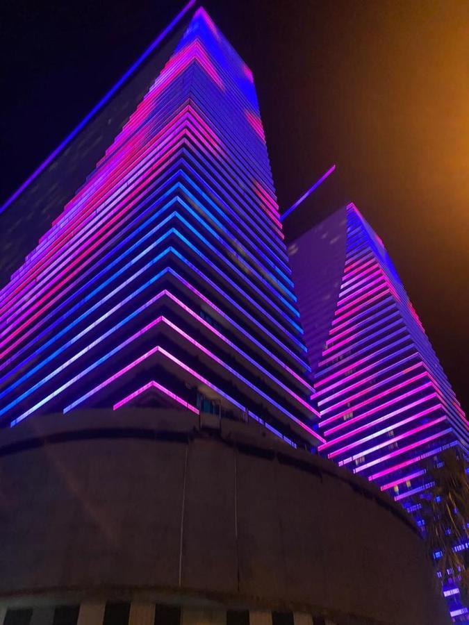 Апартаменты с видом на море Twin Towers Batumi, Orbi City Екстериор снимка