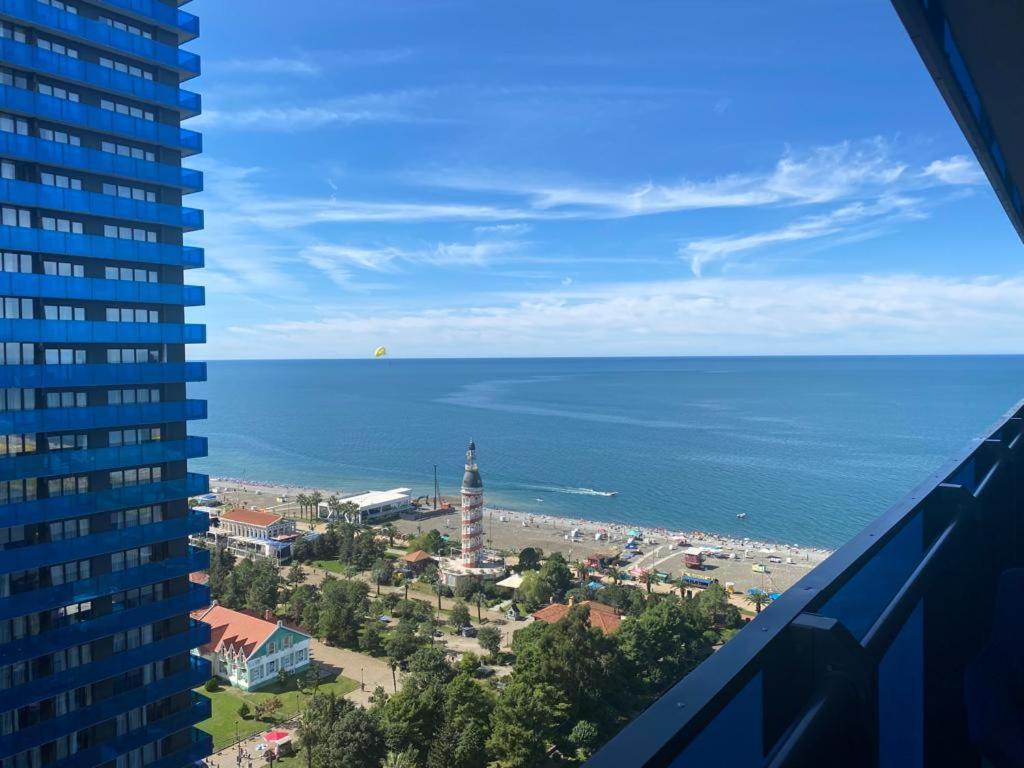 Апартаменты с видом на море Twin Towers Batumi, Orbi City Екстериор снимка