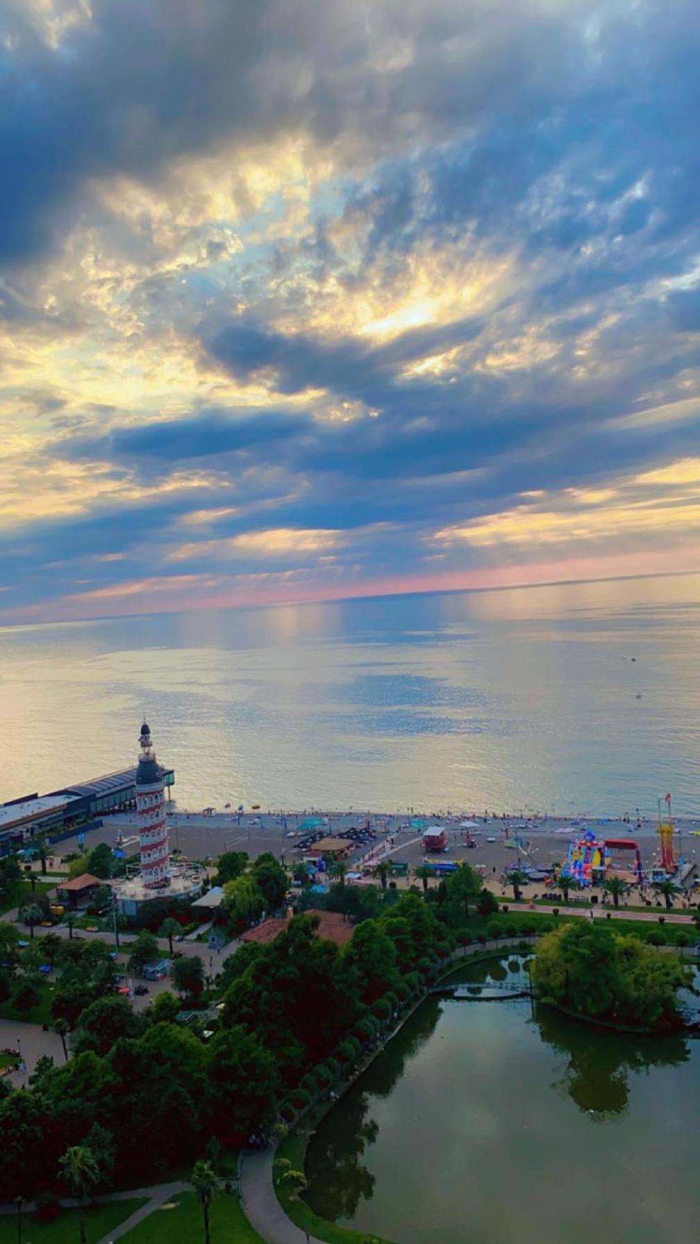 Апартаменты с видом на море Twin Towers Batumi, Orbi City Екстериор снимка
